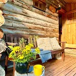 Lapland Tunturimaja Ski-in - Lapland - Slopes, Trails, National Park, Just Steps From Local Amenities, Yet Peaceful, Private Sauna Hébergement de vacances