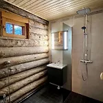 Lapland Tunturimaja Ski-in - Lapland - Slopes, Trails, National Park, Just Steps From Local Amenities, Yet Peaceful, Private Sauna * Pyhätunturi
