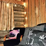 Lapland Tunturimaja Ski-in - Lapland - Slopes, Trails, National Park, Just Steps From Local Amenities, Yet Peaceful, Private Sauna Hébergement de vacances *